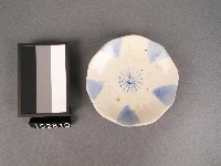 藍彩花卉紋碟藏品圖，第1張