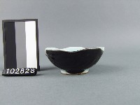 黑紅彩兔紋碟藏品圖，第2張