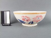 黃金釉青花桃紅彩花卉紋碗藏品圖，第1張
