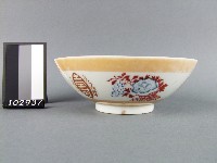 黃金釉紅藍彩花卉壽字碗藏品圖，第1張