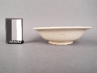 紅藍彩花卉紋碗藏品圖，第2張