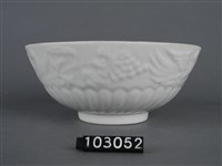 白地花卉鳳鳥紋碗藏品圖，第4張