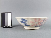 青花紅彩花卉紋碗藏品圖，第1張