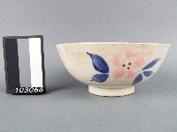 青花紅彩花卉紋碗藏品圖，第1張