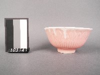 紅彩蓮花紋碗藏品圖，第1張