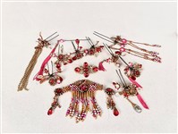 桃紅金邊珠花頭飾藏品圖，第1張