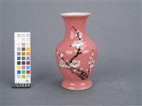 紅釉花卉紋花瓶藏品圖，第1張