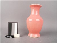 紅釉花卉紋花瓶藏品圖，第2張