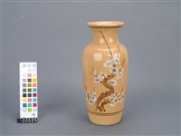 黃釉花卉紋花瓶藏品圖，第1張