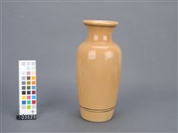 黃釉花卉紋花瓶藏品圖，第2張