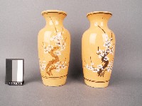 黃釉花卉紋花瓶藏品圖，第1張