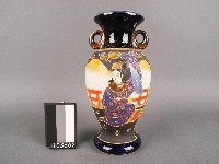 藍地彩繪人物紋花瓶藏品圖，第1張