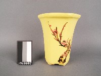 黃地花卉紋六角花盆藏品圖，第1張