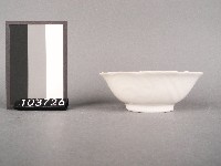 金紅彩花卉紋碗藏品圖，第2張