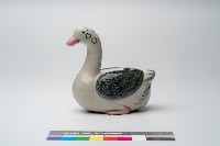 鶯歌胭脂紅鵝型醬料壺藏品圖，第1張