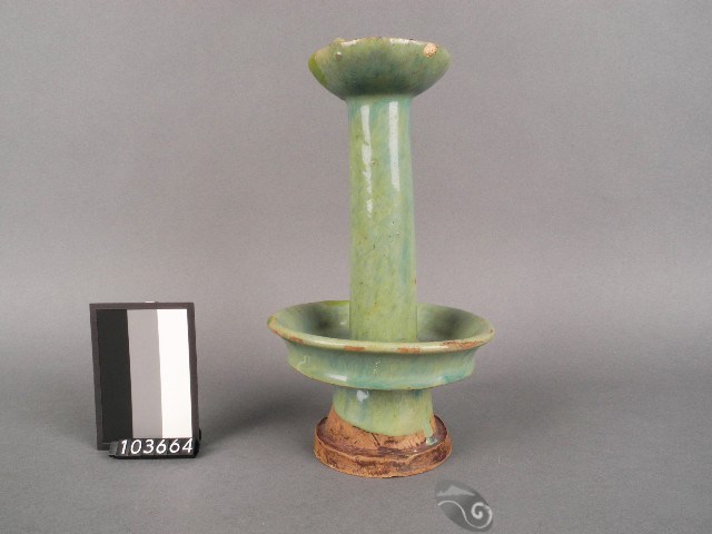 綠釉油燈藏品圖，第1張