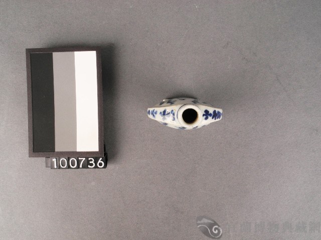 青花人物鼻煙壺藏品圖，第3張