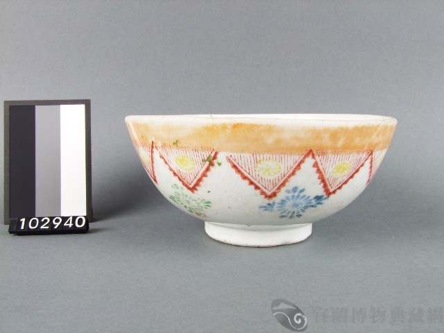 黃金釉彩繪花卉紋碗藏品圖，第1張