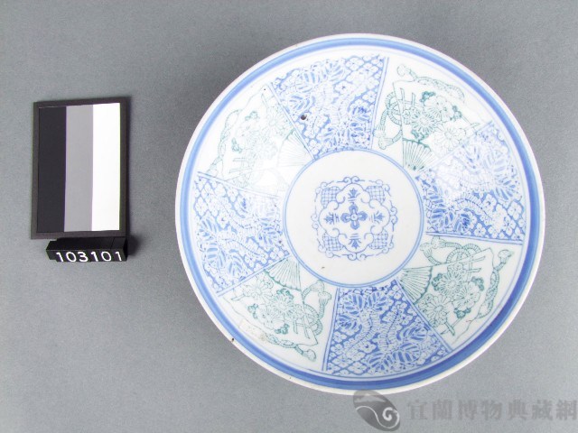 藍綠彩花卉紋碗藏品圖，第1張