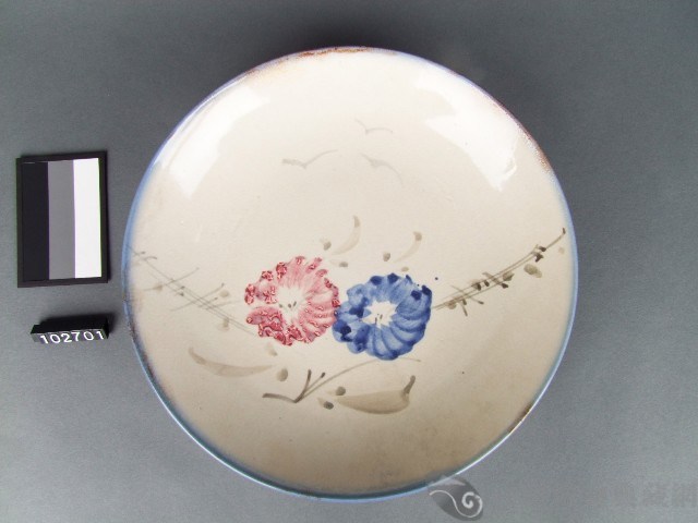 彩繪花卉紋盤藏品圖，第1張