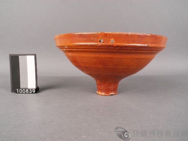 赤釉漏斗藏品圖，第1張