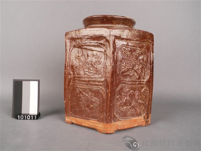 褐釉六角陶罐藏品圖，第1張