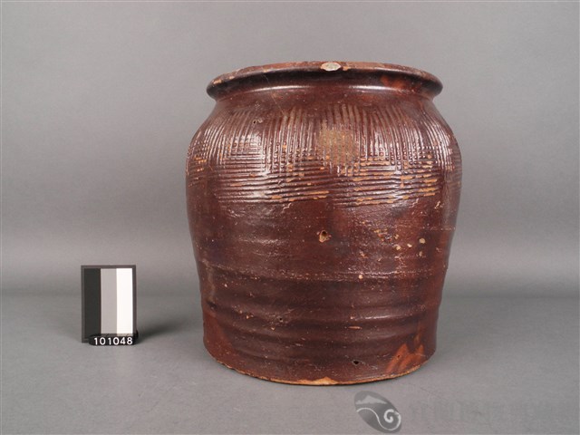 赤釉缸藏品圖，第1張