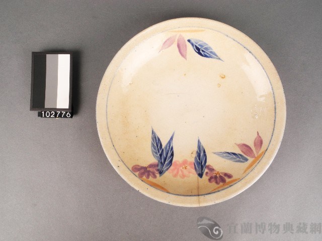 彩繪花卉紋盤藏品圖，第1張