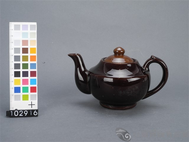 赤釉茶壺藏品圖，第1張