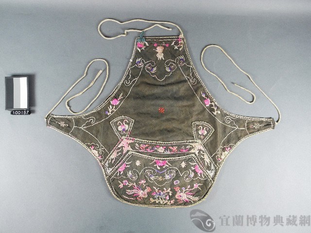 彩繡肚兜藏品圖，第1張