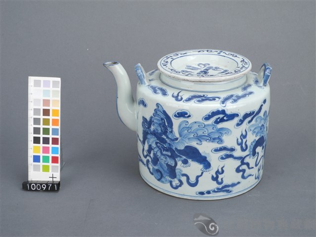 青花獅紋茶壺藏品圖，第1張