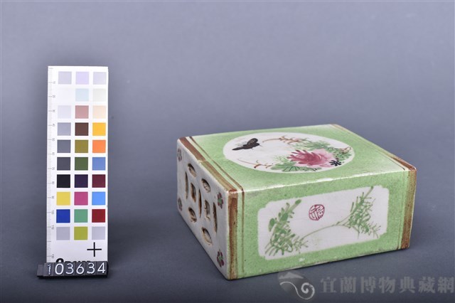 彩繪花蝶鳥紋枕藏品圖，第1張