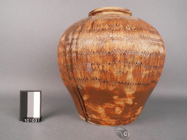 褐釉荔紋陶甕藏品圖，第1張