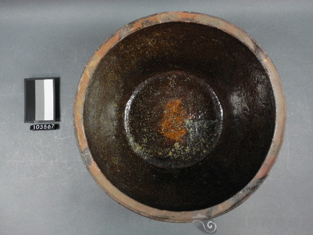 褐釉龍紋陶盆藏品圖，第2張