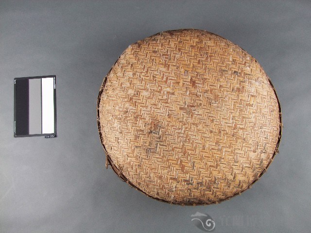 圓桌蓋藏品圖，第2張