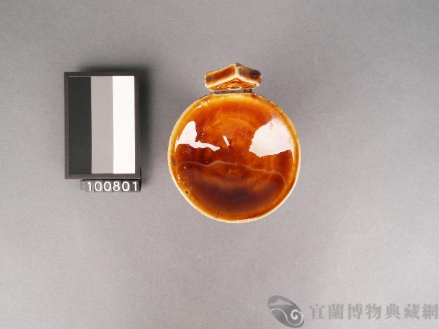 赤釉油燈藏品圖，第2張