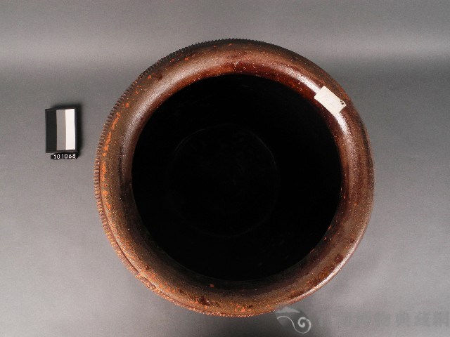赤釉缸藏品圖，第2張