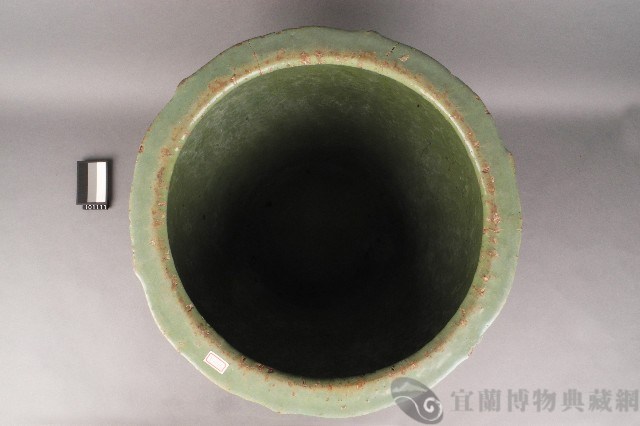 黃褐釉刻花龍紋缸藏品圖，第2張