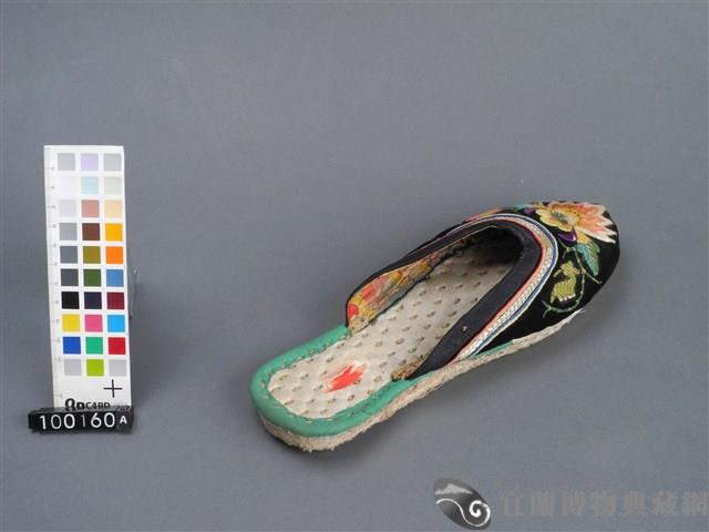 彩繡拖鞋(左鞋)藏品圖，第4張