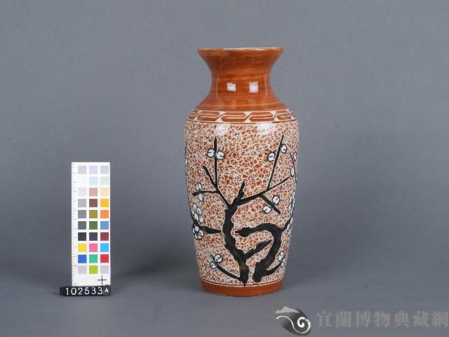赤釉梅花紋花瓶藏品圖，第1張