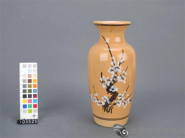黃釉花卉紋花瓶藏品圖，第1張