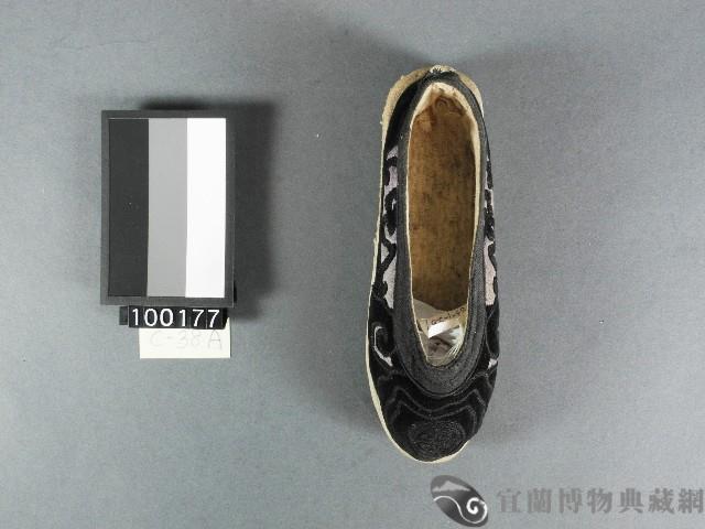 彩繡布鞋(左鞋)藏品圖，第1張