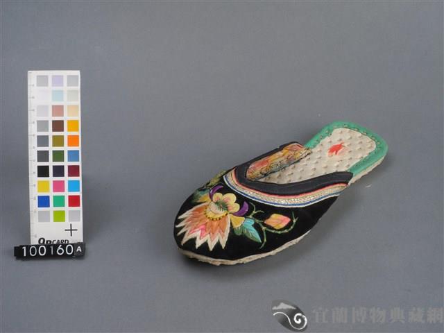 彩繡拖鞋(左鞋)藏品圖，第3張