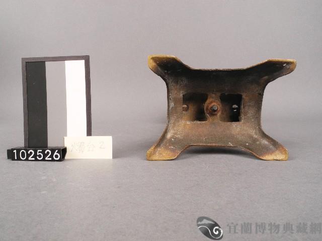 銅製蝠紋燭臺藏品圖，第3張