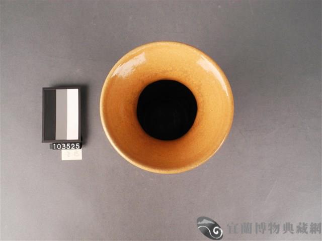 黃釉花卉紋花瓶藏品圖，第3張