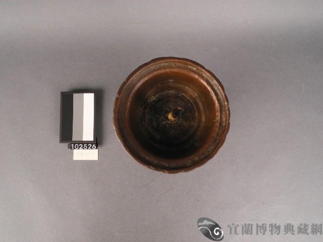 銅製蝠紋燭臺藏品圖，第2張