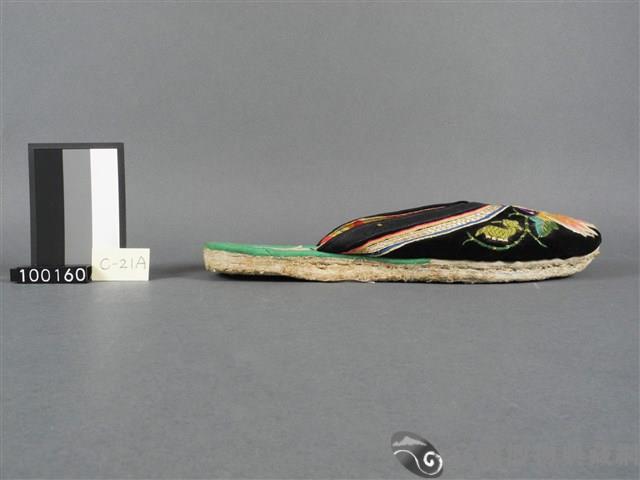 彩繡拖鞋(左鞋)藏品圖，第2張
