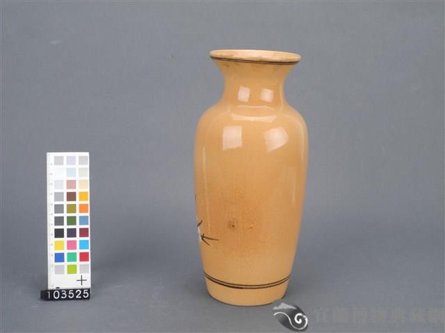 黃釉花卉紋花瓶藏品圖，第2張