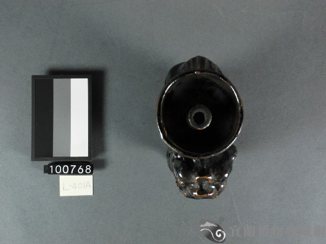 赤釉獅座燭台藏品圖，第2張