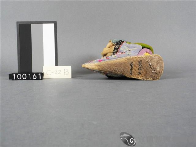 彩繡弓鞋藏品圖，第1張